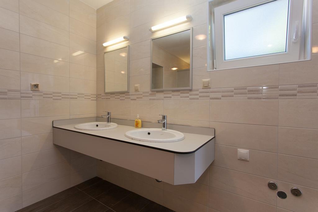 Mobile Homes And Apartments St,Denis Punat Exterior photo